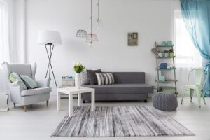 3 Woonkamers in grijstinten; iets voor jou?