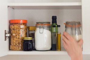 Praktische tips voor het organiseren van je voorraadkast