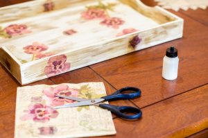 Decoupage is een leuke manier om te decoreren