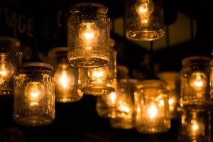 Plafondlampen van glazen potten