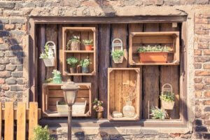Bloemendecoraties met pallets