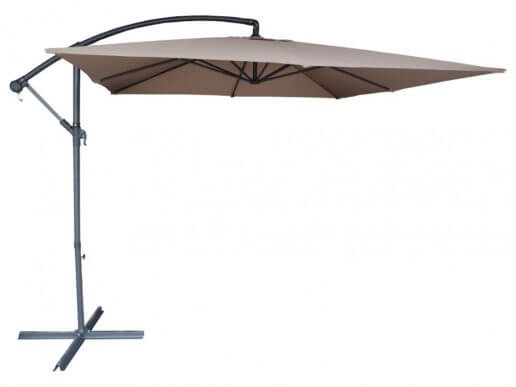 Beige parasol die voor verkoelende schaduw zorgt