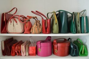 5 praktische suggesties om handtassen op te bergen