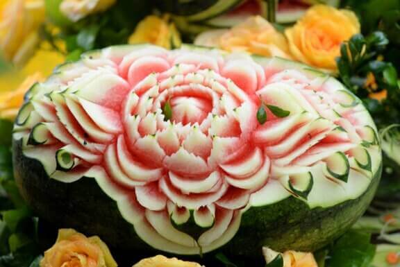 Meloen als bloem gesneden