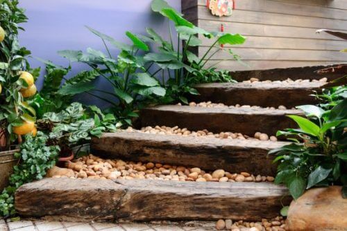 COSTWAY Uitrolbaar tuinpad, hout, gebogen houten pad voor tuin, rolpad met metaaldraad en antislip oppervlak, looppad, houten pad, tuintrap, voor terras, achtertuin, gazon, natuur, 216 x 53 cm