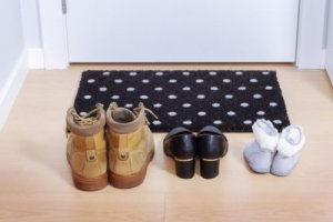 Zeg nee tegen je schoenen aanhouden in huis