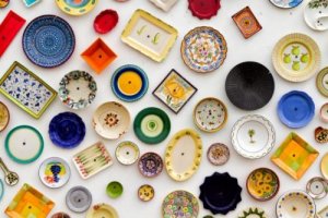 4 creatieve manieren om je muren te decoreren met borden