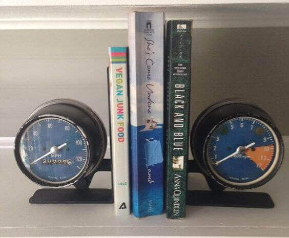 Boekensteun van snelheidsmeters