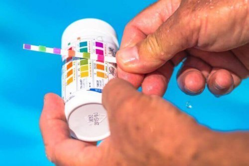 De pH van zwembadwater