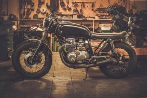 Hoe een oude motor als decoratie te gebruiken