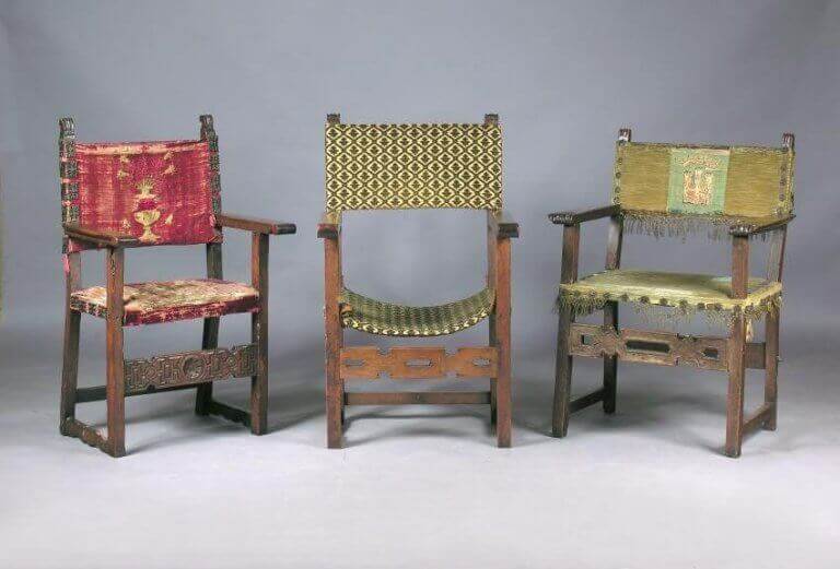 Stoelen uit verschillende tijdsperioden