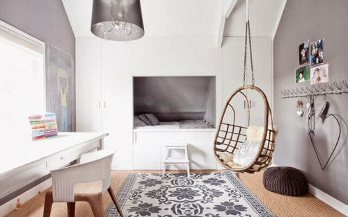 Hangende houten schommel