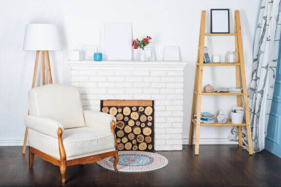 Haard met blokken hout