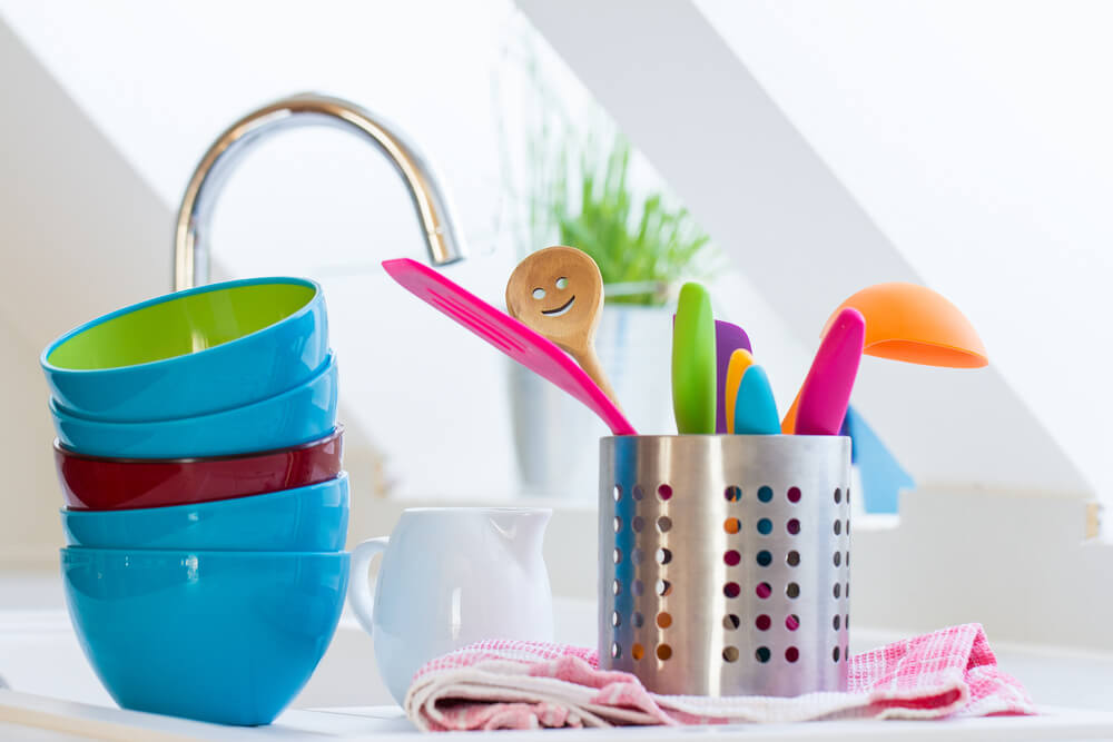 Aanrecht met schone vaat