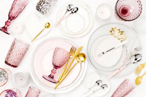 Servies als decoratieve woonaccesoires