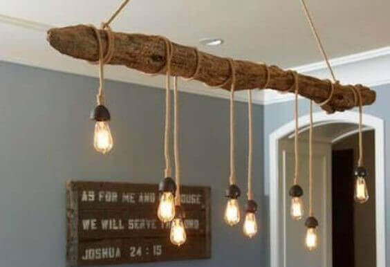 Grote balk met lampen