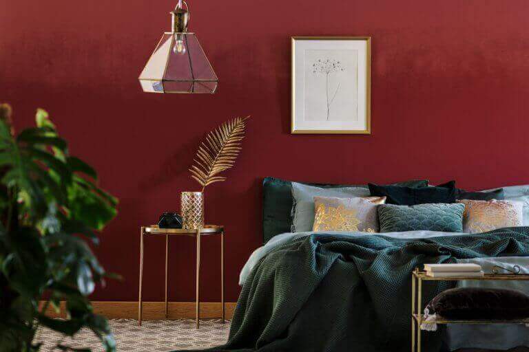 Slaapkamer met rood en groen