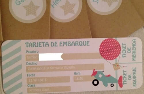 Op reizen geïnspireerde verjaardagsuitnodigingen