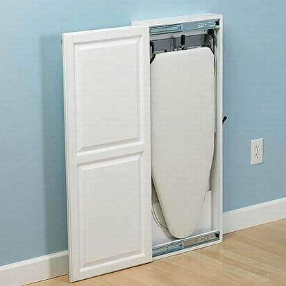 Smal kastje aan de muur