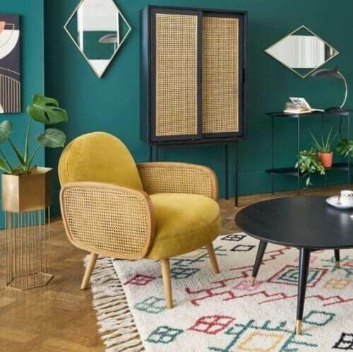 Kast en stoel met riet