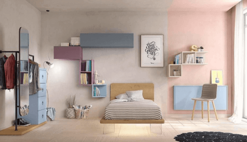 Slaapkamer met opgemaakt bed