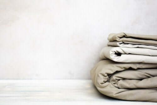 Een set beige lakens