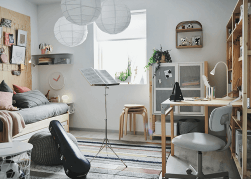 Krukken in een slaapkamer