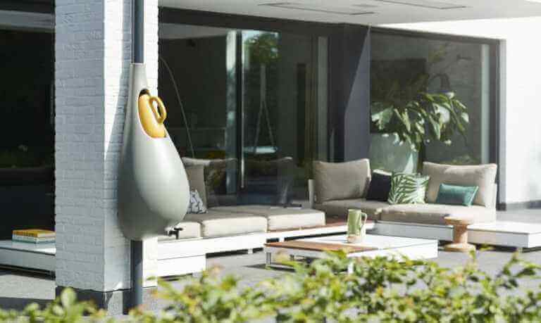 Regenpijp met een watertank