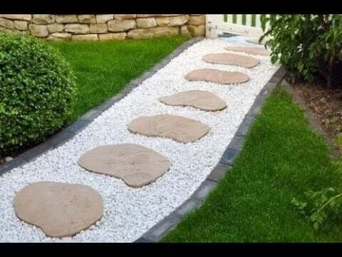 Tuinpad met flagstones en kiezels