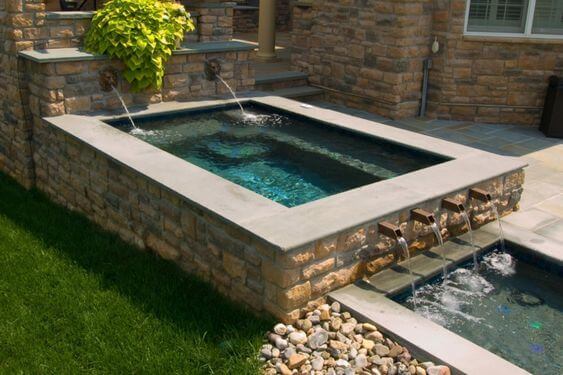 Stroompje met verschillende lagen