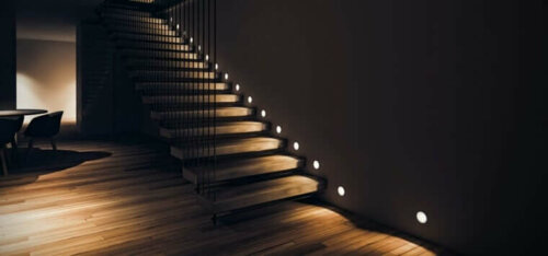 Open trap met ledverlichting