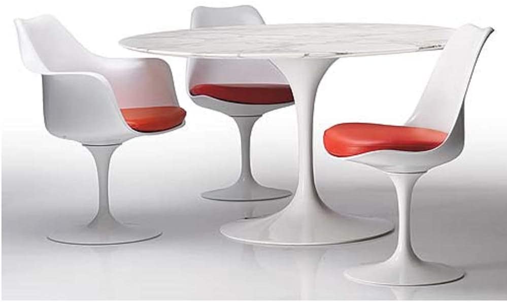Eettafel met tulip stoelen
