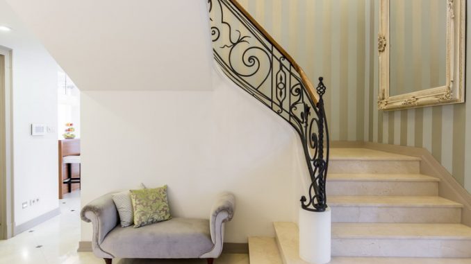 Vergeet de trapleuning niet