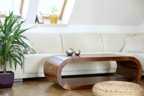 Ronde voorwerpen op een tafel