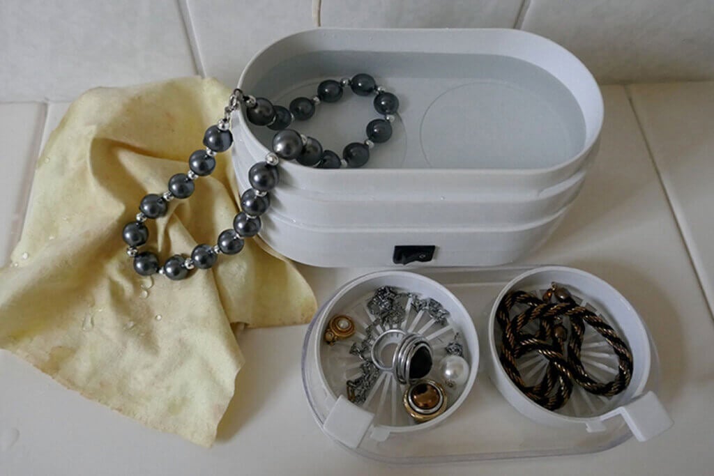 Je sieraden thuis schoonmaken met onze trucs