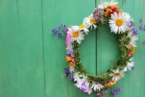 Bloemenkransen gebruiken: een romantische trend