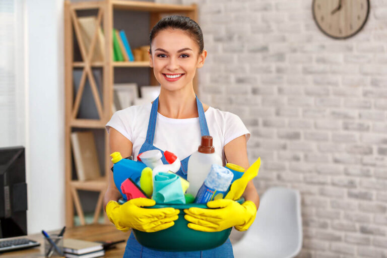 Leer hoe je je schoonmaakproducten bewaart